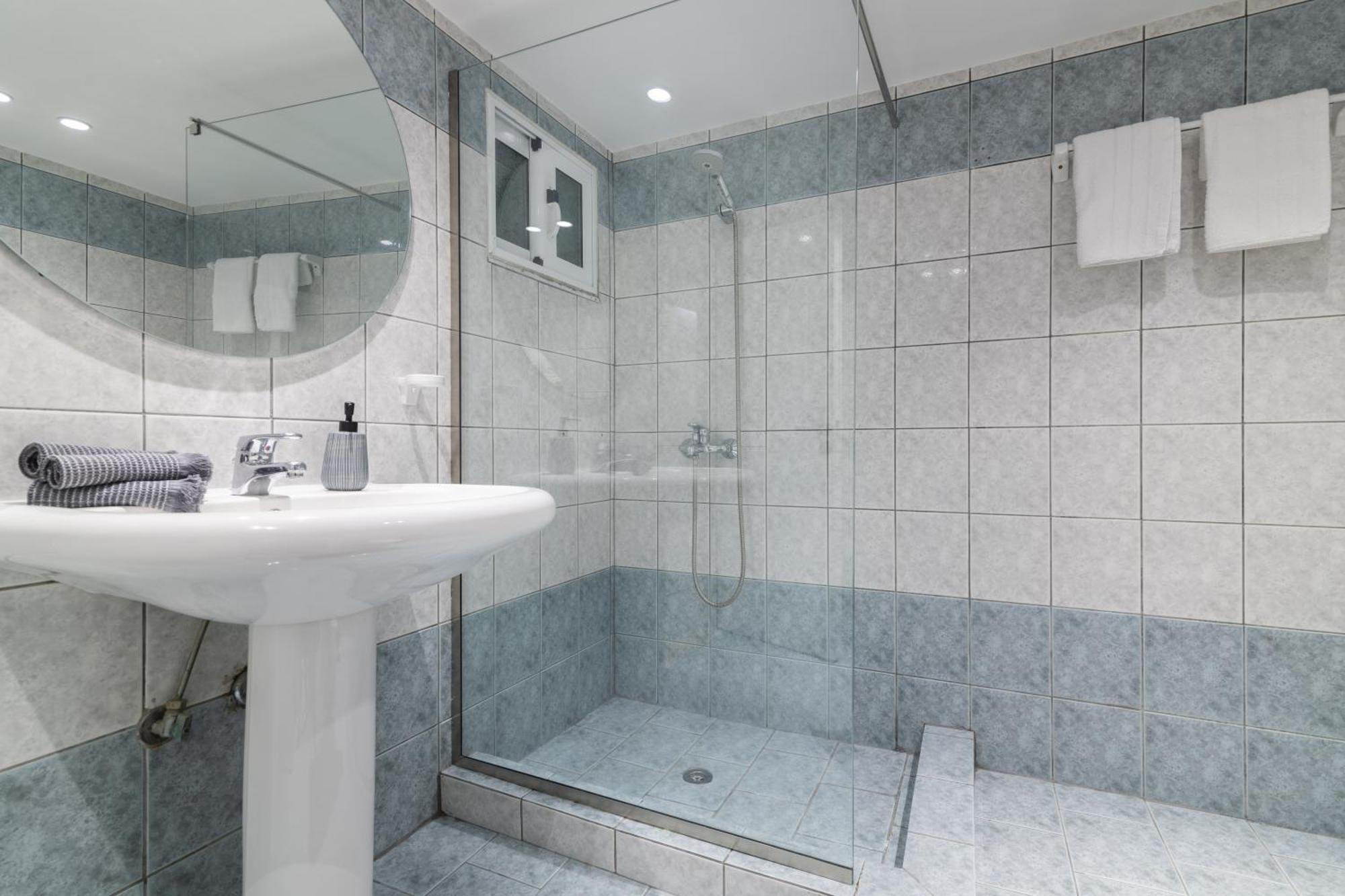 Daisy Hotel Plános エクステリア 写真