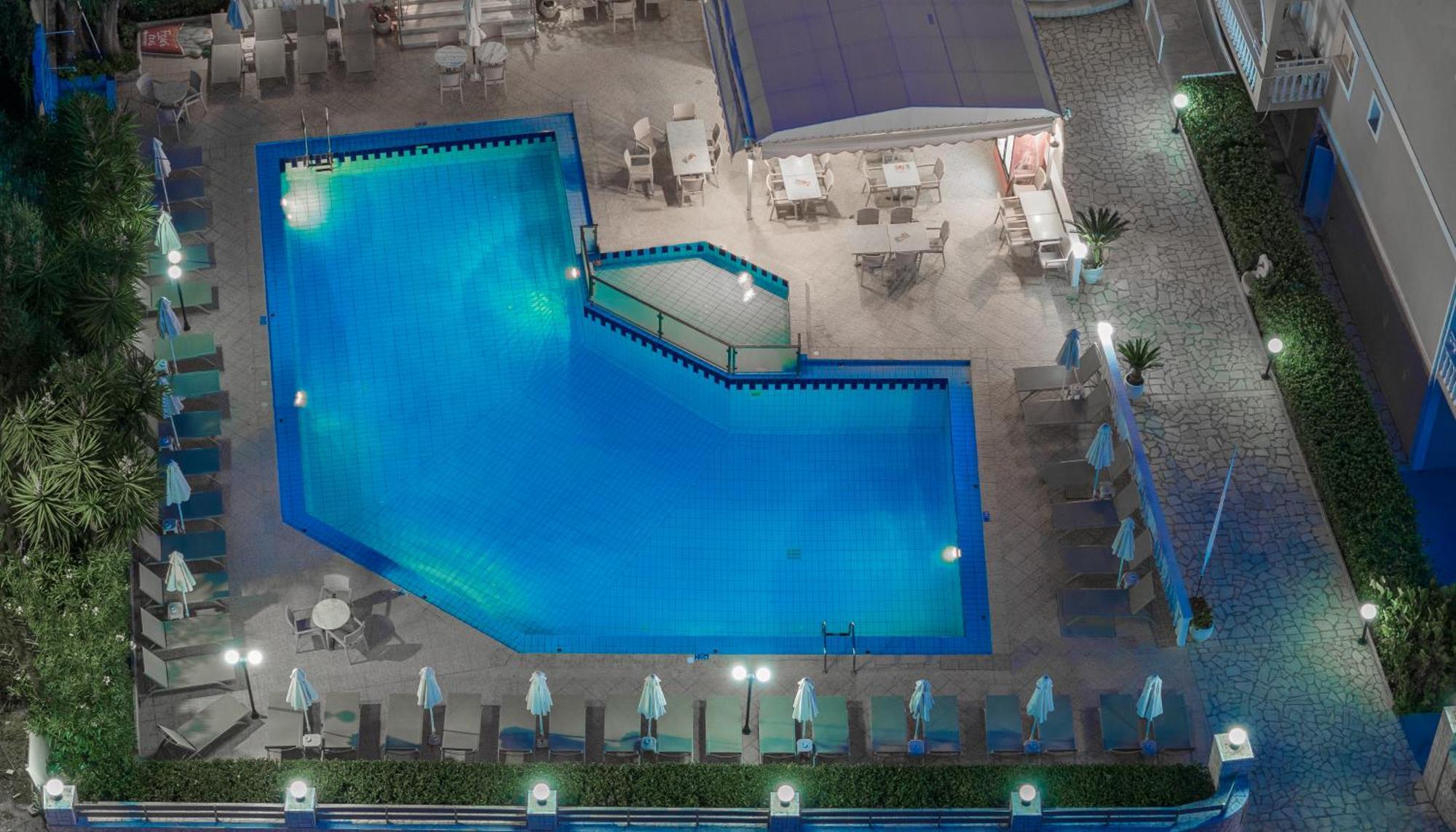 Daisy Hotel Plános エクステリア 写真